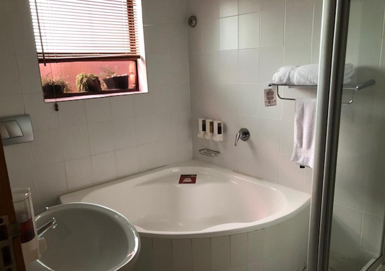 A La Martha'S Air-Port Guest House ポート・エリザベス エクステリア 写真